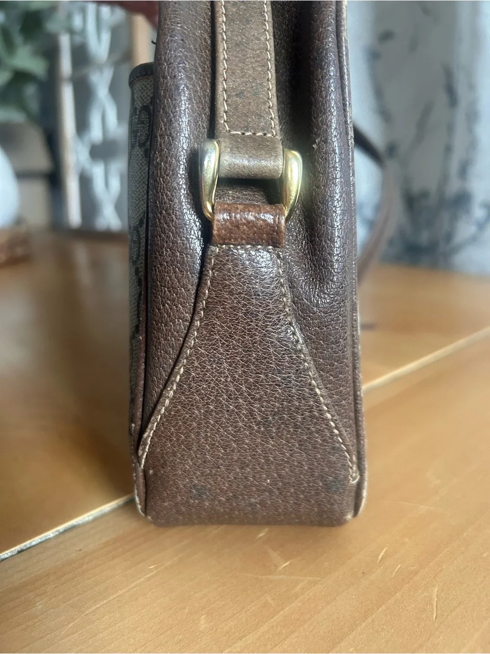 Gucci Brown Suede Interior Bag with Gold Logo Tab - Picture 7 of 10